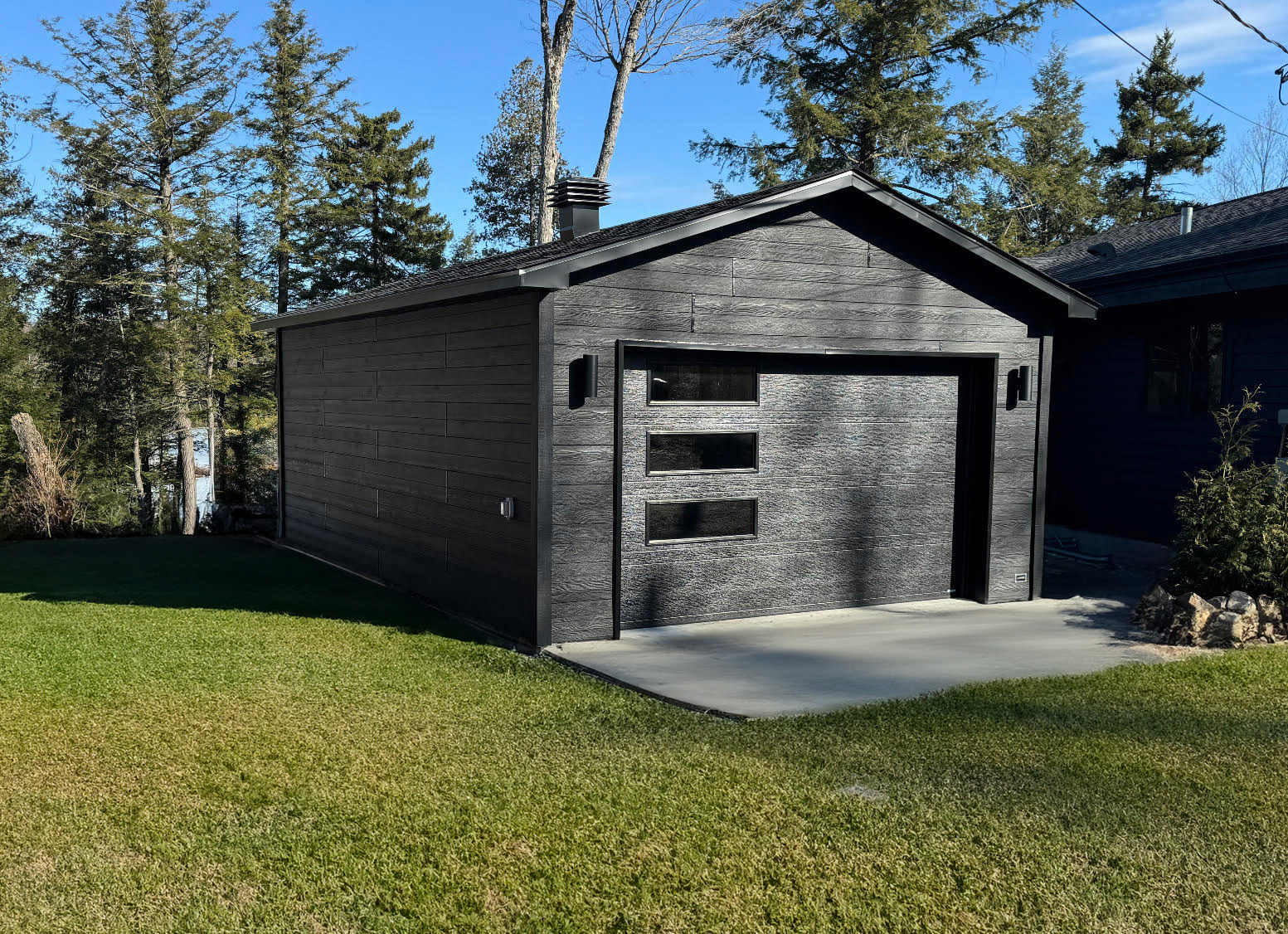 Garage sur mesure et haut de gamme, entièrement personnalisable selon vos goûts et votre budget | Cabanons Mirabel